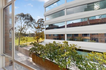 Modern One-Bedroom Apartment in Prime St Kilda Road Location - Photo 5