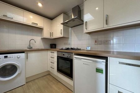 2 bedroom flat to rent - Photo 2