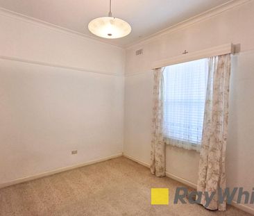 CHARMING 3 BEDROOM HOME IN THE HEART OF DANDENONG! - Photo 6