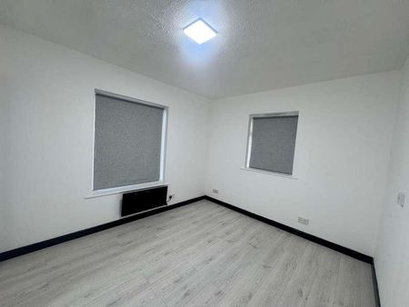 High Street, Harrold, MK43 - Photo 3