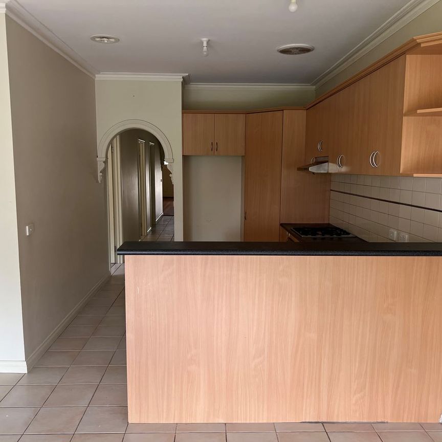 Classic 3Br Home in Sunshine! - Photo 1