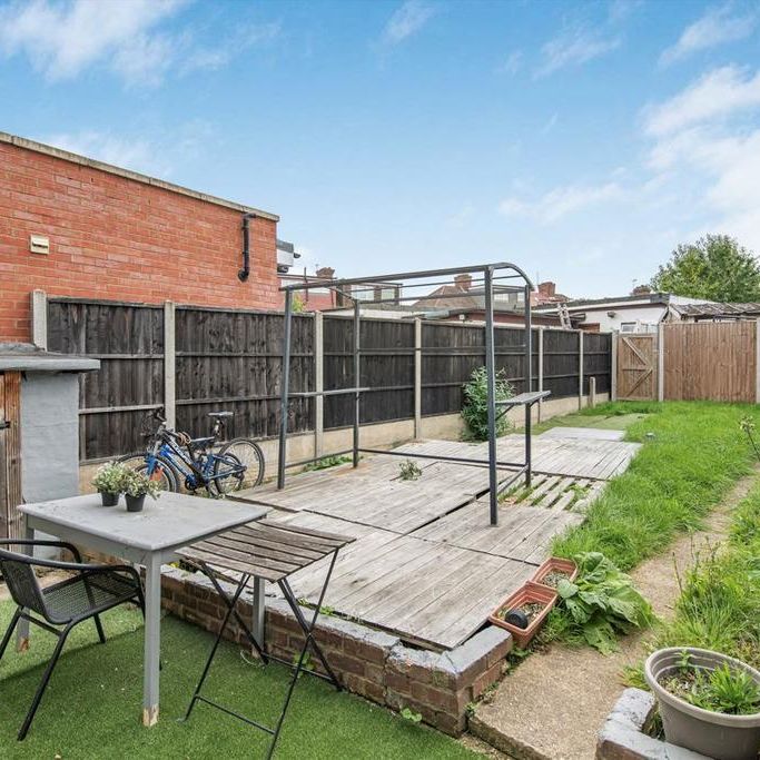 3 bedroom terraced house to rent - Photo 1