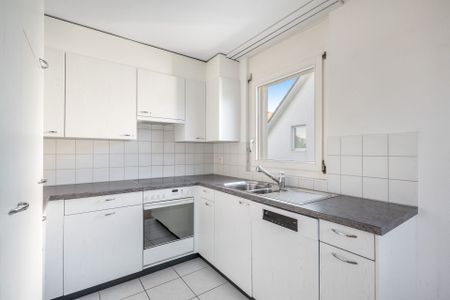 Modern, bright and spacious apartment - Photo 3