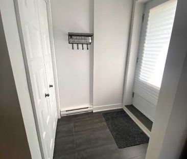 CONDO 3½ MEUBLÉ : 1 CHAMBRE & 1 SALLE DE BAIN - Photo 1