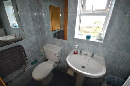 2 bedroom semi-detached house to rent - Photo 5