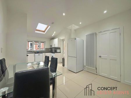 4 bedroom terraced house to rent - Photo 2