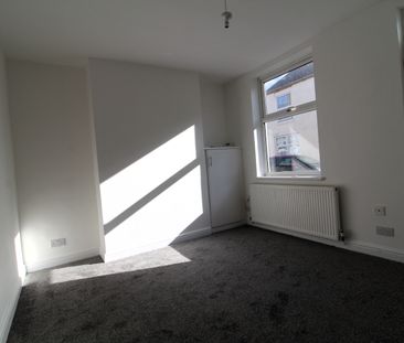 2 bedroom House for rent - Photo 2