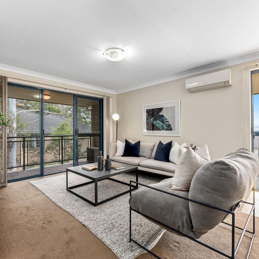 Super-Sized Courtyard with City views! | Access Via Flora Street - Photo 1