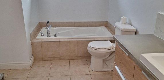 Logement 5 1/2 à louer - Photo 2