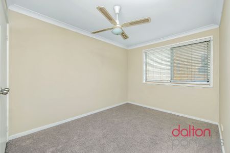 Three Bedroom Townhouse in Perfect Location! - Photo 4