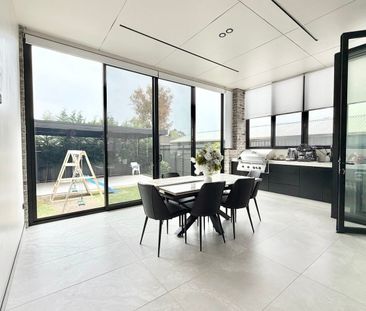 Near-new five-bedroom duplex with stylish modern living - Photo 3