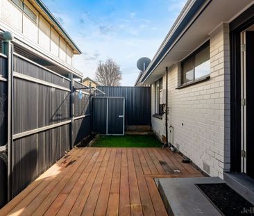 Modern and Renovated in Oakhill Estate - Photo 4