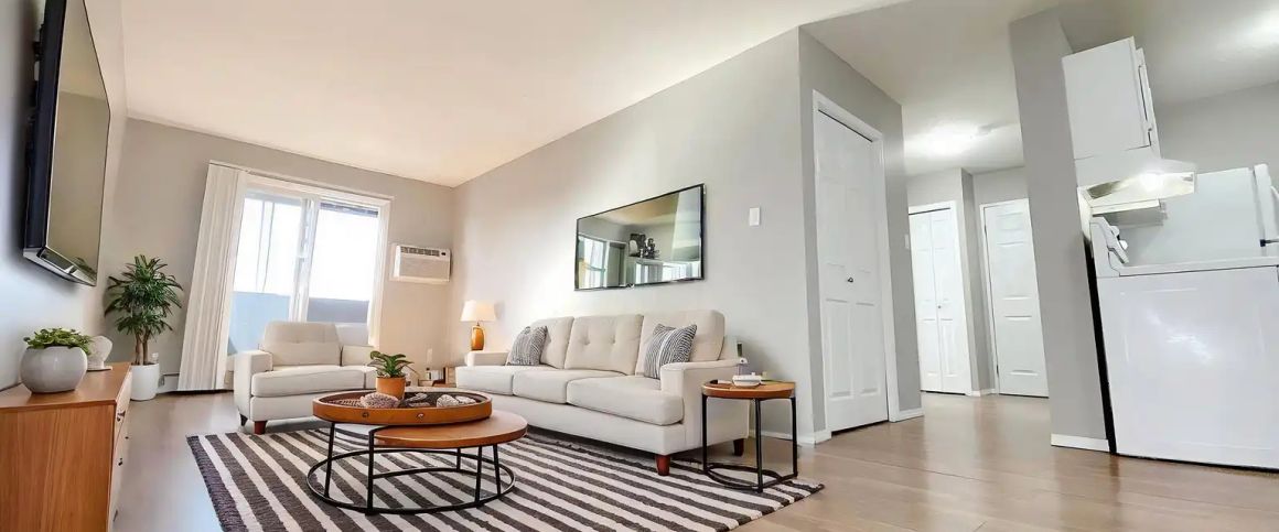 Lynden Court Apartments — 1 bedroom - Photo 1