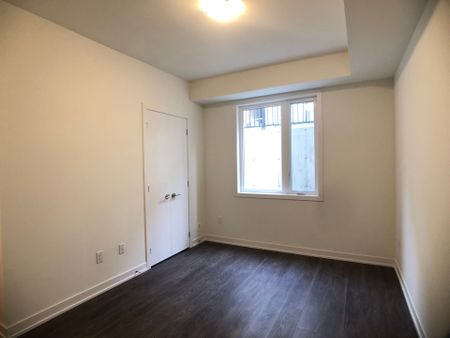 For Lease - 12 DAVID EYER Road Unit# 1121, Richmond Hill, Ontario - Photo 2