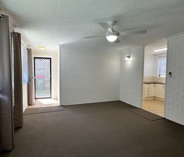 Large 2 bedroom unit in convenient location - Photo 5