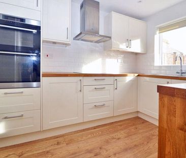 3 bedroom semi-detached house to rent - Photo 2