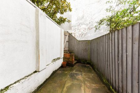 4 bedroom mews to rent - Photo 4