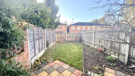 3 bedroom semi-detached house to rent - Photo 3