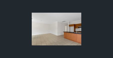 3 BR LOW MAINTENANCE COURTYARD HOME WITH DUCTED HEAT & COOL! - Photo 4