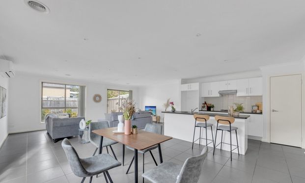 Modern Family Home for Comfortable Living - Photo 1