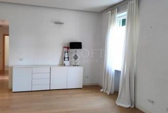 Parioli-Piazza delle Muse: Restored 3 bedroom, 3 Bath, spacious living, kitchen, balcony, near park, master bed & 2 single bedrooms. Ref 1045