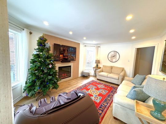 For Lease - 25 Logan Court Unit# Main & 2nd fl, Barrie, Ontario - Photo 1