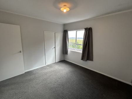 TE ATATU PENINSULA - Harbour view 3 bedroom - Photo 5