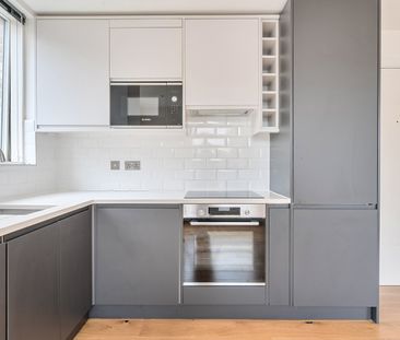 Flat to rent - Deptford Broadway, London, SE8 - Photo 5