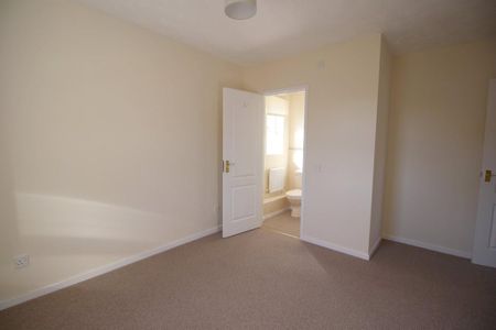 3 bedroom detached house to rent - Photo 5