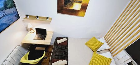 Carrer de las Navas de Tolosa, Barcelona, Catalonia 08027 - Photo 2