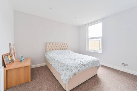 3 bedroom flat to rent - Photo 3