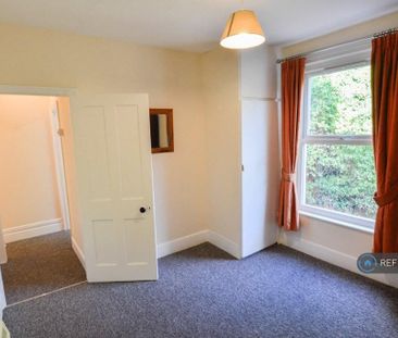 2 bedroom end of terrace house to rent - Photo 4