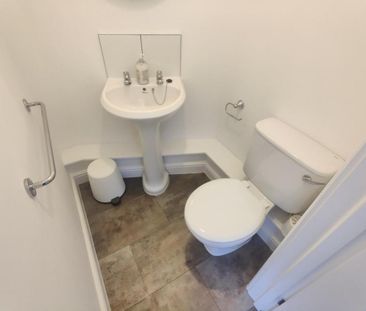 7 bedroom detached house to rent - Photo 2