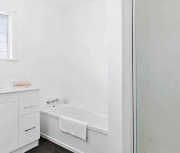 3 bedroom available immediately - Photo 4