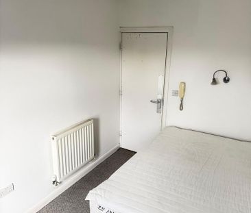 1 bedroom house of multiple occupation to rent - Photo 3