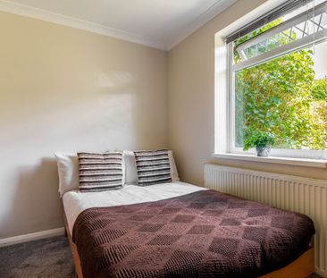 5 Bed Semi-Detached House, Hillside, BN2 - Photo 6