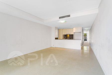 Two bedroom split level apartment for lease, close to mascot central and station. - Photo 3