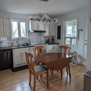 Grand 5 1/2 sur 2 étages , secteur Charlesbourg - Photo 2