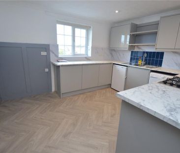 3 bedroom flat to rent - Photo 4