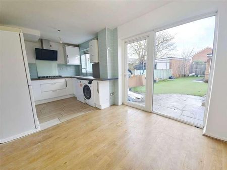 West Malling Way, Hornchurch, RM12 - Photo 2