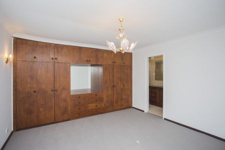 Spacious Home – Perfect for Relaxed, Low-Maintenance Living! - Photo 2