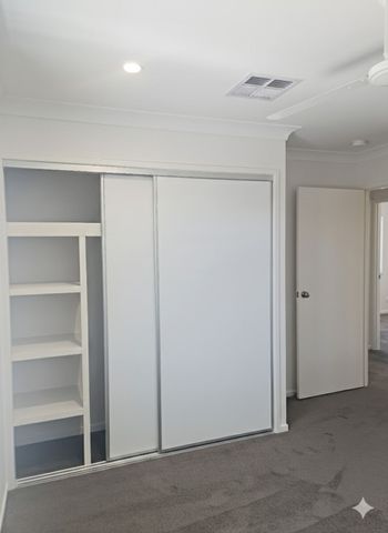 4 BEDROOM- 2 BATHROOM TOWNHOUSE WITH DUCTED AIRCON - Photo 2