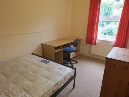 Bedroom Semi Detached House In Winton, BH9 - Photo 4