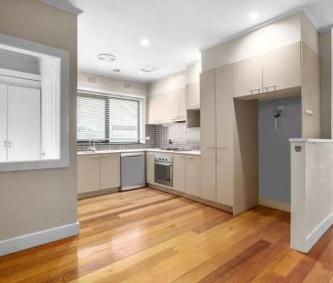 “2 BEDROOM PLUS STUDY l PRIVATE COURTYARD l PERFECT LOCATION” - Photo 2