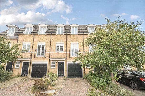4 bedroom terraced house to rent - Photo 1