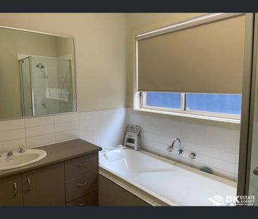 2/13 Vanderbilt Avenue, Truganina, Vic 3029 - Photo 2