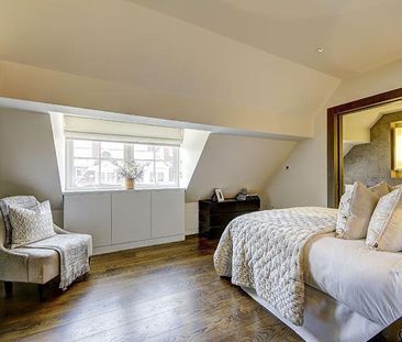 2 bedroom flat with 1 reception and 2 bathrooms in Mayfair, W1K - Photo 5