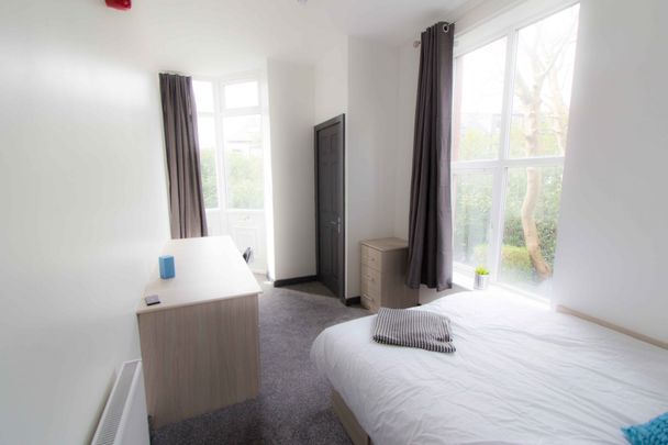 Flat 2, 15 HYDE PARK TERRACE Leeds - LS6 1BJ - Photo 1