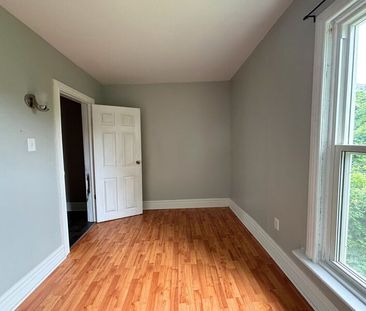$1,749 / 3 br / 1 ba / 82 1/2 Grey st - Photo 5