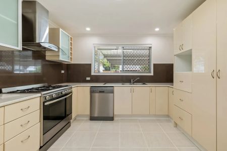 Neat & Spacious 3-Bedroom Home in Keperra - Photo 5